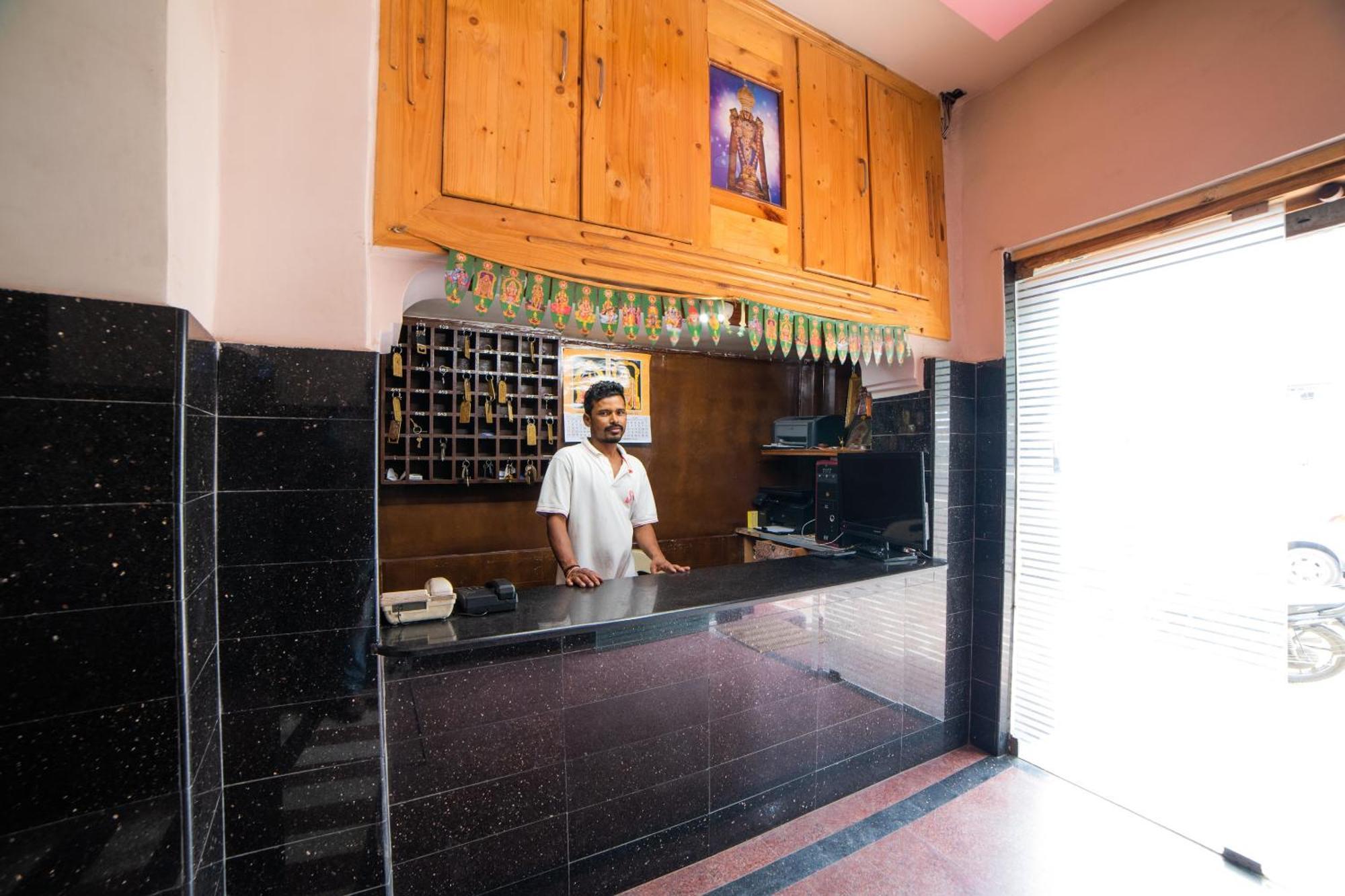 Hotel O Sree Radha Lodge Near Snow World Secundurabad Екстериор снимка